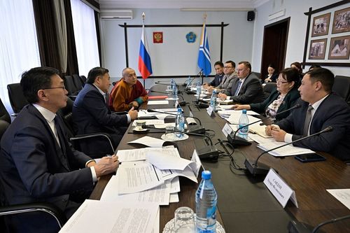 Тывага сарыг шажынның IV делегей чергелиг шуулганының оргкомитеди болур хемчеглер программазын ажылдап турар