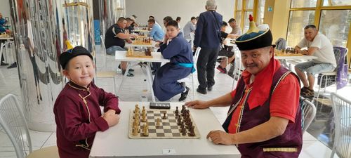 «Хол-шыдыраа»: уникальные тувинские шахматы на фоне празднования «Наадыма-2025»