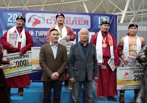 Чаан мөге Сайын-Белек Түлүш шүглүп үнген