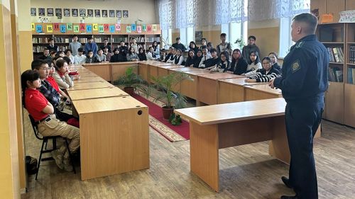 Пограничники Тувы познакомили подрастающее поколение республики с особенностями своей службы