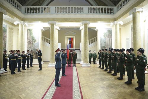 Более 200 мест выделено выпускникам Тувы в вузах Министерства обороны России