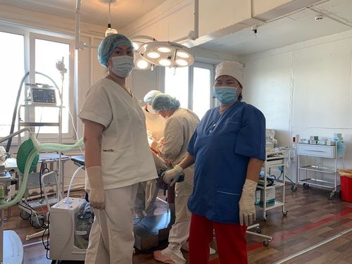 В Монгун-Тайге ребенку провели сложную операцию