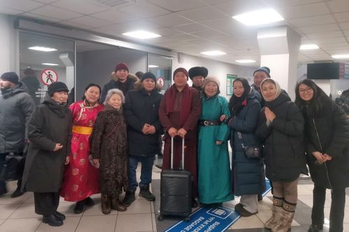 Досточтимый геше-лхарампа Тензин Тхуванг вернулся в Туву после передачи Кангьюра в Непале