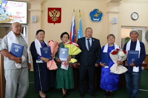 В Туве чествовали военнослужащих – участников спецоперации, и волонтеров, помогающих бойцам на передовой