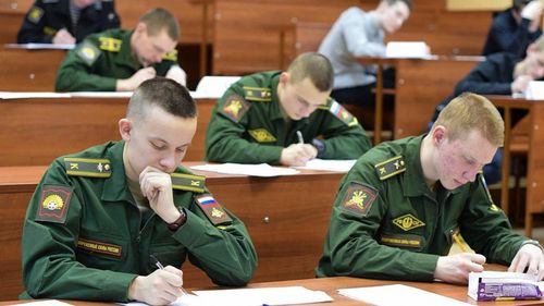 Отбор кандидатов для поступления в военные образовательные организации продлили до 29 июня