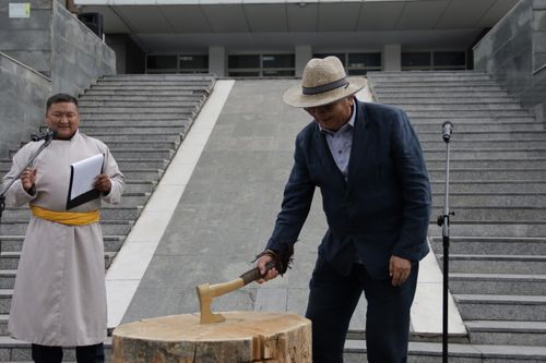 В Туве стартовал республиканский конкурс по деревянной резьбе «Уран балды»