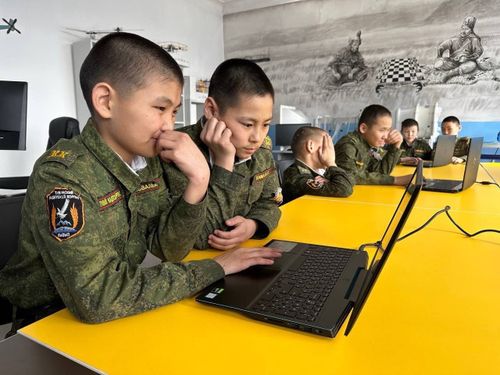 Школьники Тувы на «уроках цифры» изучают мобильную безопасность