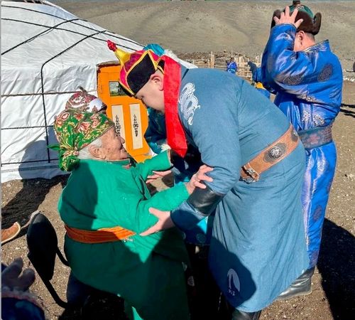 Депутаттар 93 харлыг энениң йөрээлдерин дыңнаан