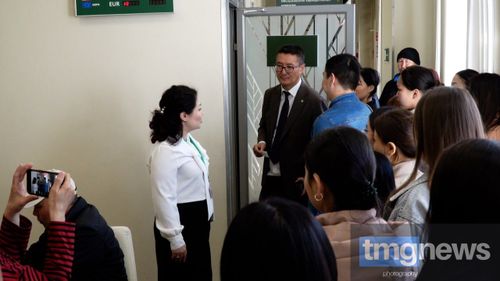 Студенты Кызыла побывали на экскурсии в Россельхозбанке