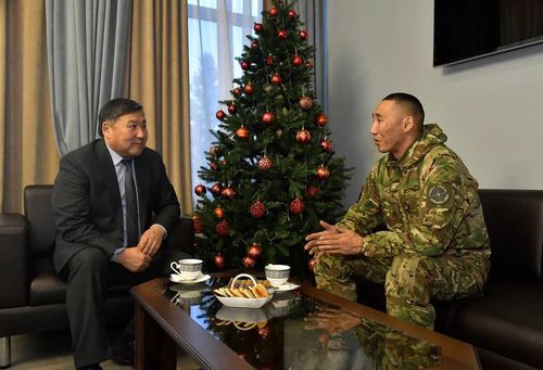 Глава Тувы Владислав Ховалыг обсудил вопросы, касающиеся СВО с председателем «Чёрного барса»