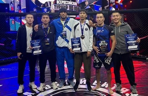 Бойцы ММА из Тувы завоевали медали на мастерском турнире в Челябинске, посвященном памяти Героя России А. Потапова