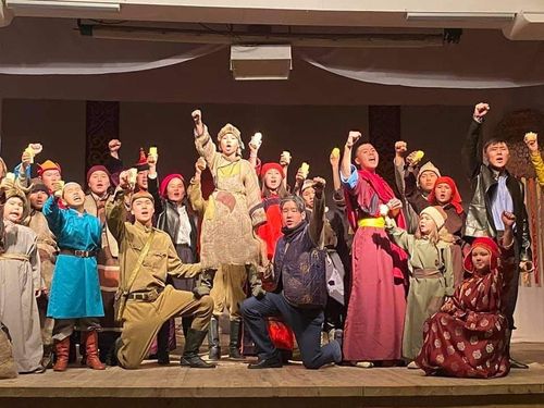 В Туве будут школьные театры?