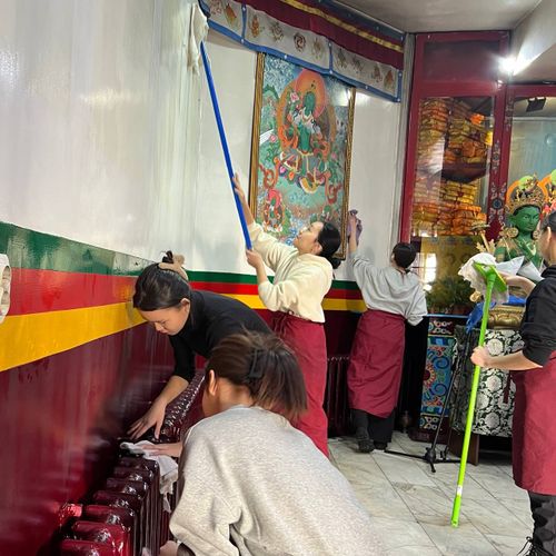 «Добрые сердца Тувы» провели генеральную уборку в храме «Цеченлинг»