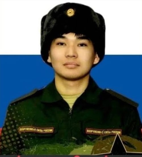 Салгал Кызыл-Тас с детства увлекался спортом и мечтал стать кинорежиссёром, чтобы работать в Голливуде