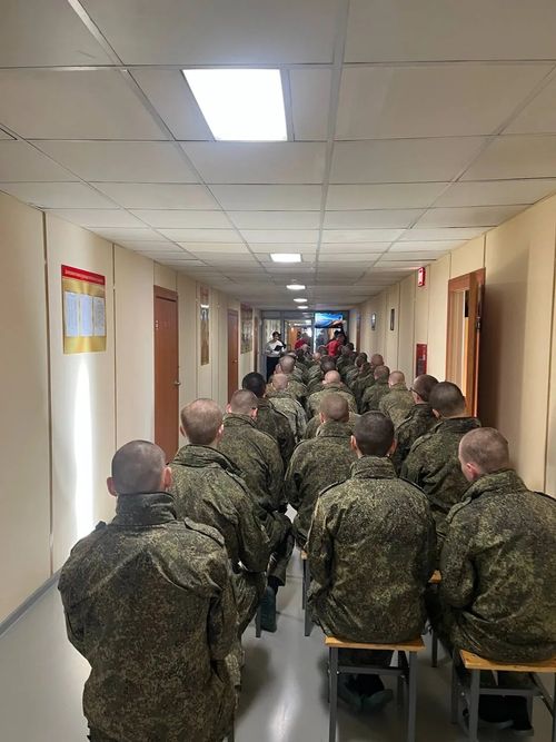 Литературный вечер о Константине Симонове прошел для солдат- срочников Тувы