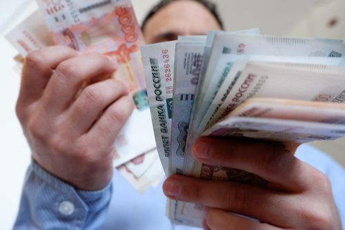 Малоимущим гражданам, ищущим работу, предоставят финансовую поддержку 15 тыс. рублей