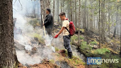 В Тандинском районе более 250 человек борются с таёжными пожарами