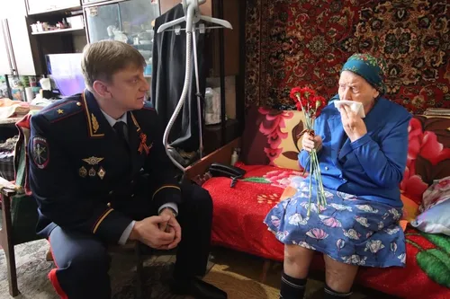 Глава МВД Тувы поздравил ветерана с Днем Победы в Великой Отечественной войне