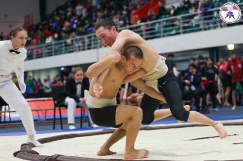 Бөгүн Сибирь федералдыг округтуң сумо болгаш спортчу хүрешке маргылдаалары эгелээр