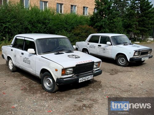 Информационный техникум Тувы передал два автомобиля в помощь бойцам СВО