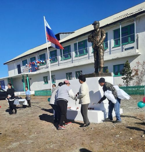 В селе Кара-Хаак увековечили память военнослужащих, погибших на СВО