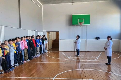 Медики Овюрского района рассказали детям о правилах безопасного летнего отдыха