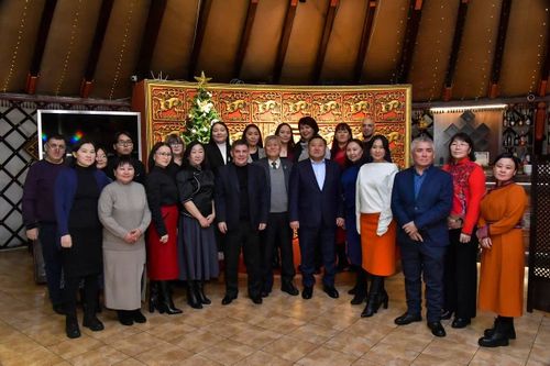 Глава Тувы Владислав Ховалыг встретился с ведущими журналистами республики