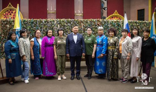 Глава Тувы посетил новый волонтерский пункт