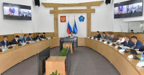 Глава Тувы обсудил вопросы взаимодействия правительства с муниципалитетами