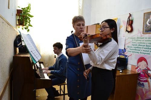 Детской школе искусств имени Нади Рушевой 75 лет