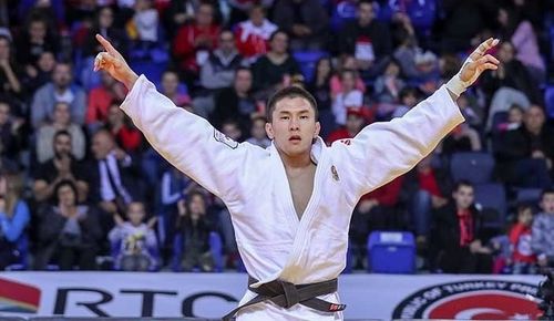 Самбо болгаш дзюдо хүрештериниң тергиини Саян Ондар мөге эштеринге байыр чедирген