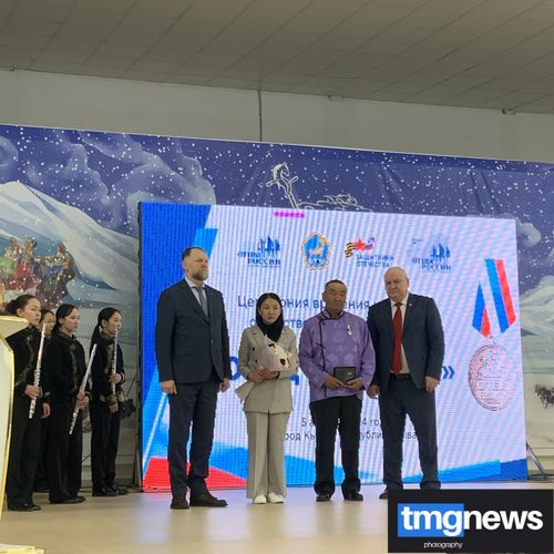 В Кызыле прошла церемония вручения наград «Отец солдата»