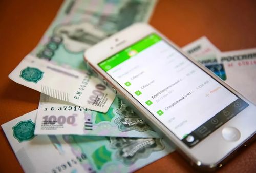 В Туве клиент списал деньги с карты таксиста под видом оплаты заказа