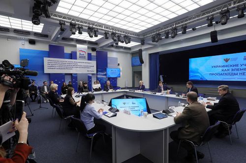 «Единая Россия» и Минпросвещения представили первые итоги экспертизы украинских школьных учебников.