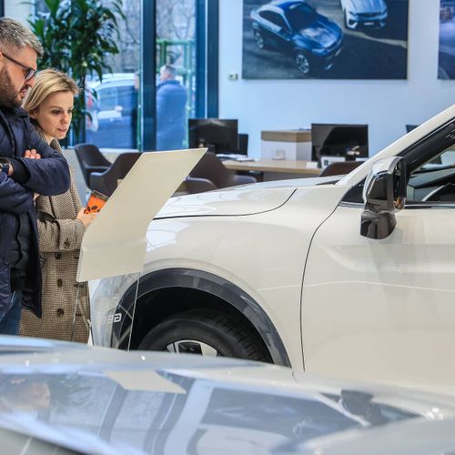 С 1 августа цены на машины в России вырастут — и дело вовсе не в падении рубля