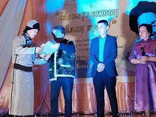 В селе Бай-Тал прошел открытый конкурс исполнителей «Монгүлектин айлан кужу»
