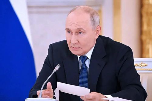 Владимир Путин поручил выделить 100 млрд рублей регионам со сложной бюджетной ситуацией