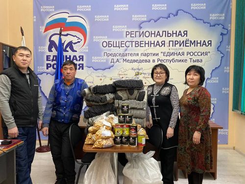 Сотрудники Института развития национальной школы присоединились к акции "Тепло для героя"