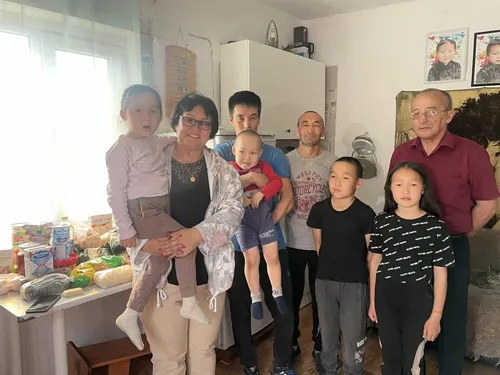 Лада Хертек поздравила многодетную семью Ховалыг