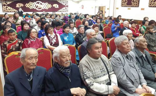 Сөстүң күжү, чоннуң эви