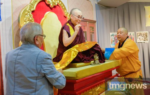 В Национальном музее Тувы представили восковую фигуру Его Святейшества Далай-ламы XIV