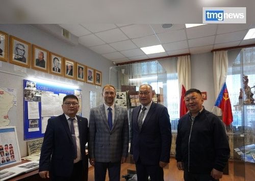 Тываның суд системазының төөгүзүнүң музейинде ээлчеглиг аалчылар