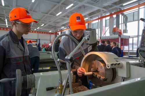 Депутаты предложили разрешить подросткам работать на вредных и опасных производствах