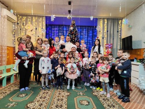 Глава Тувы поздравил подшефный детский сад в ЛНР через своего спецпредставителя