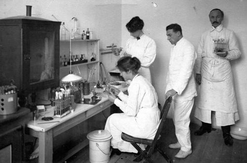 История Роспотребнадзора, которому завтра исполняется 100 лет, начинается с санэпидстанций