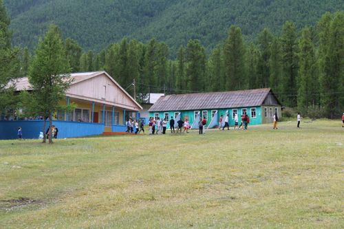 В Танды обновляют сети электроснабжения в детских лагерях