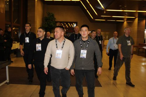 Первый день форума ветеранов СВО «Вместе победим» завершился встречей с актером Владимиром Машковым