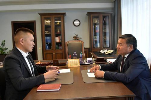 Глава Тувы встретился с председателем Совета регионального отделения "Движения Первых" в Туве Эртине Кууларом
