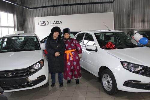 Двое пострадавших на производстве жителей Тувы получили новые автомобили от ОСФ России по Республике Тыва