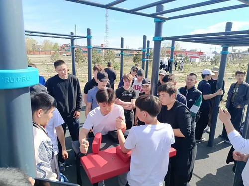 В Кызыле провели соревнования по армрестлингу